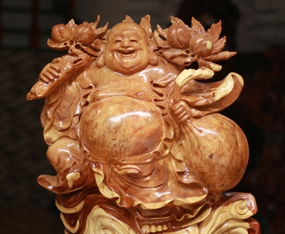 Phật di lặc kéo bao tiền gỗ nu hương đá Gia Lai